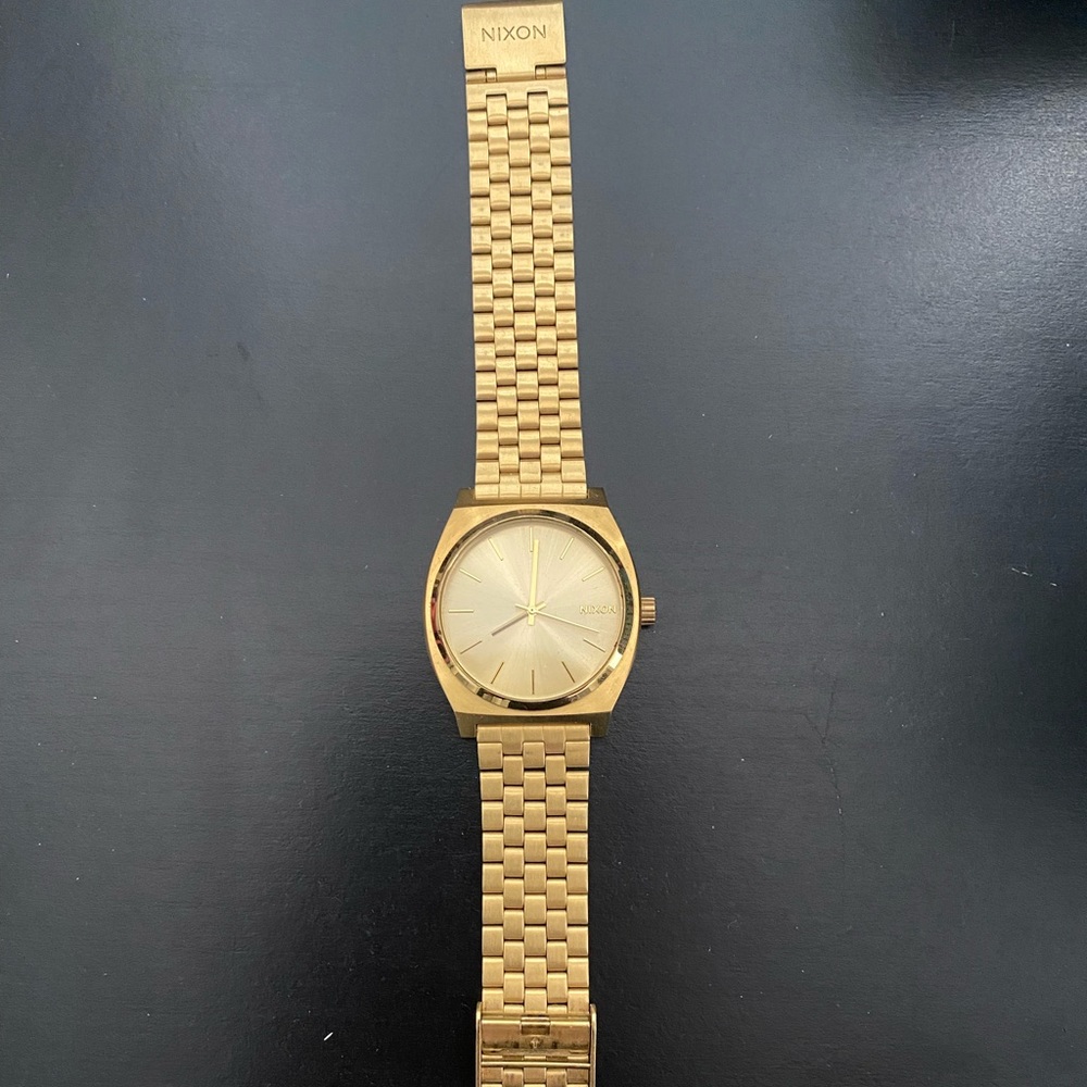 Nixon watch